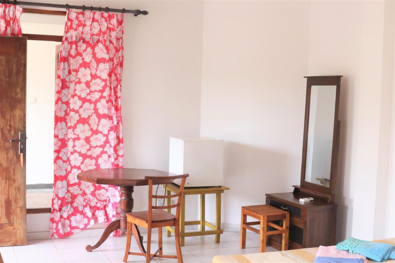 Long Beach Guest House Hikkaduwa Exterior photo